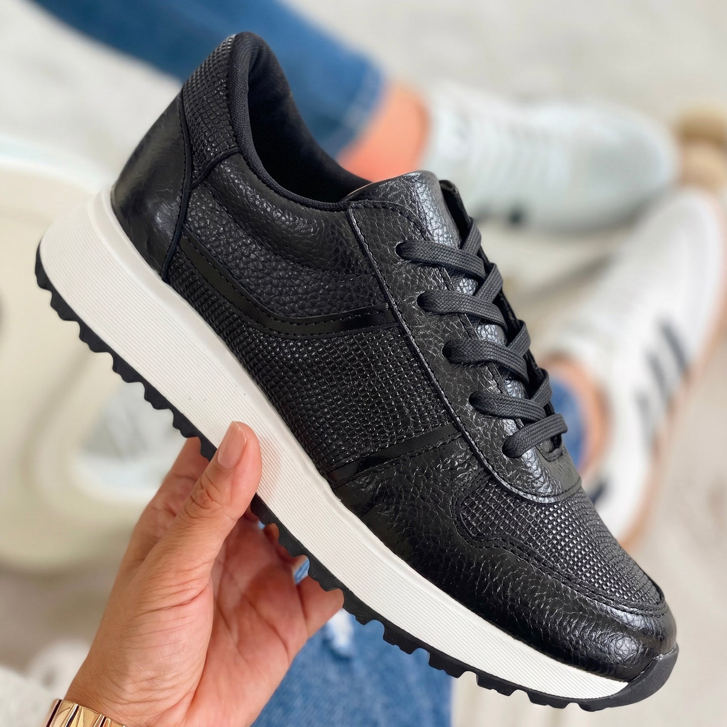 Tenis Cuero Negro · D3847