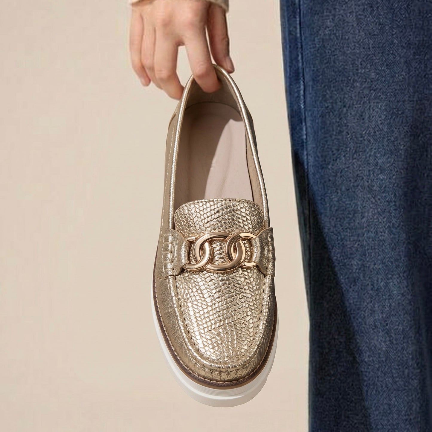Mocasín Cuero Dorado · D3845