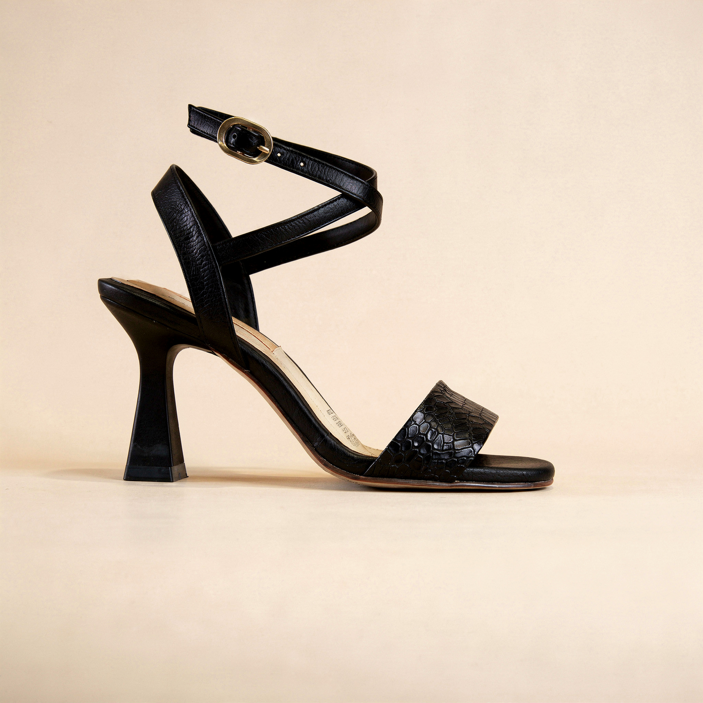 Tacón 7 1/2 Cuero Negro · D4217