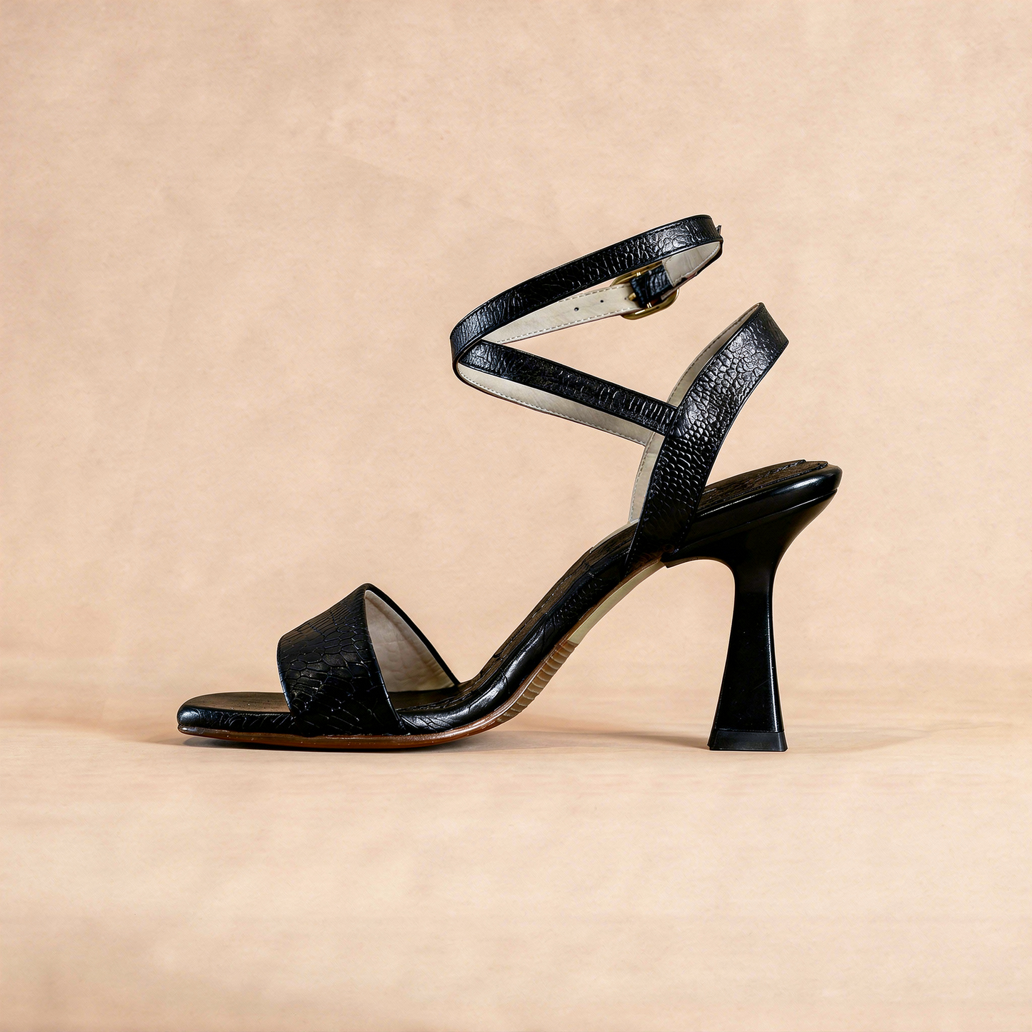 Tacón 7 1/2 Cuero Negro · D4217
